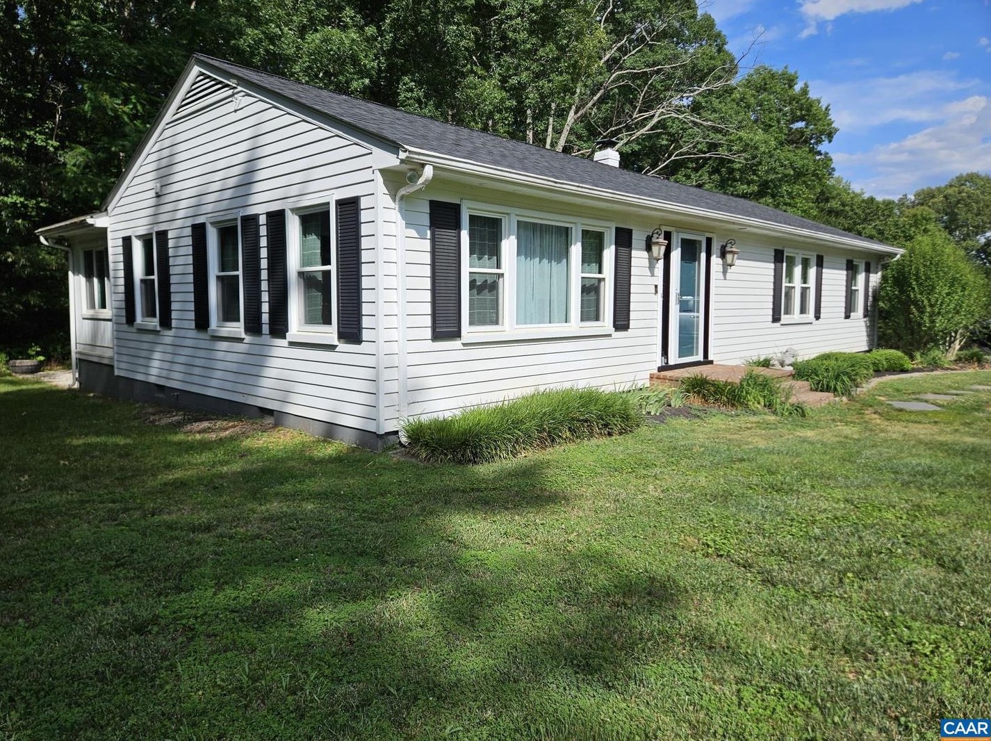993 Holly Ridge Rd, Keswick, VA 22947