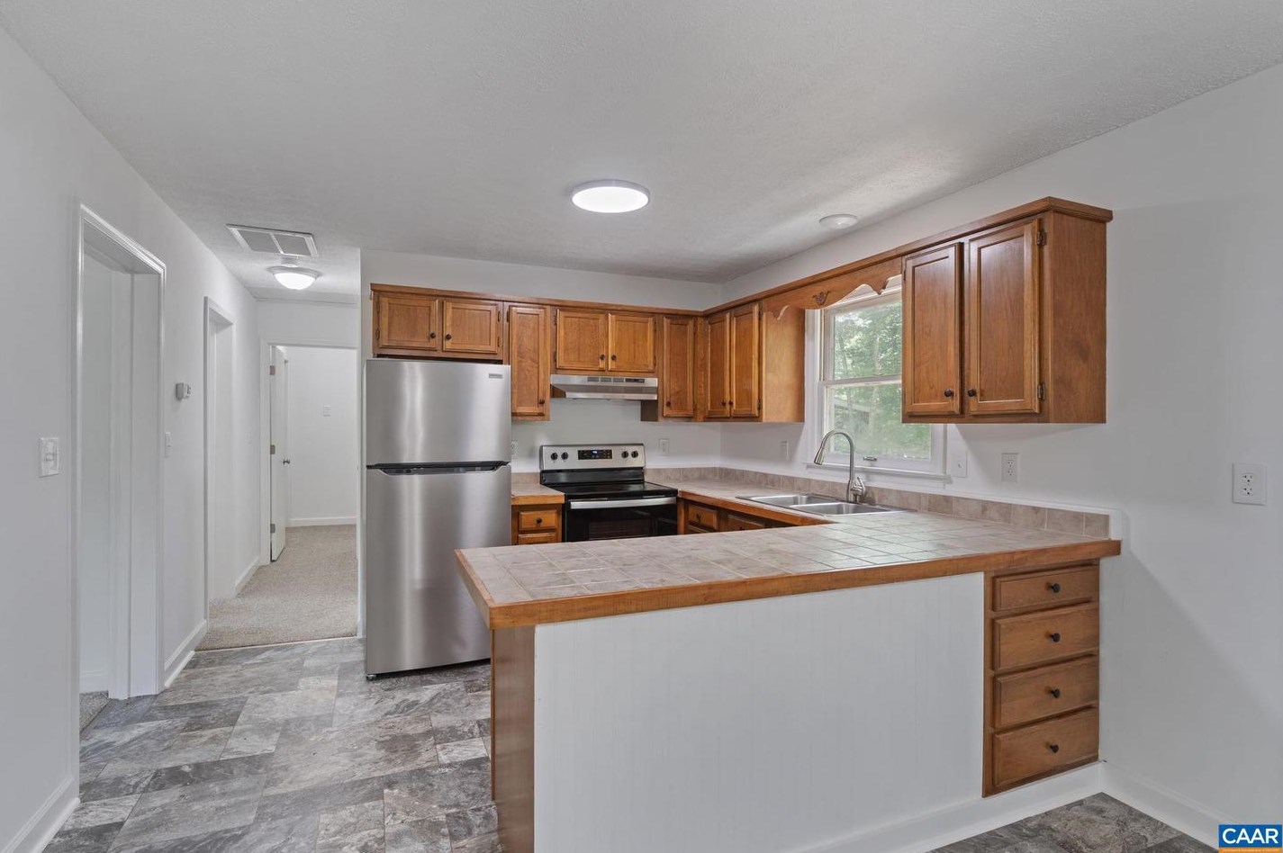896 Jefferson Dr, Bybee, VA 22963