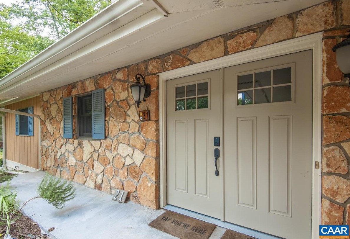 21 Oak Grove Rd, Bybee, VA 22963