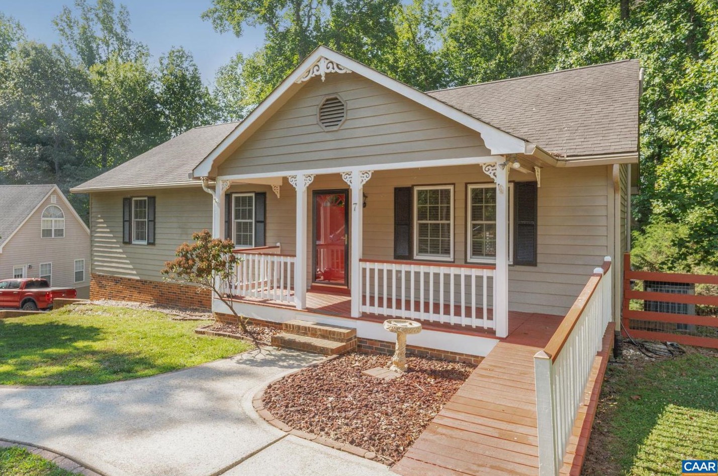 7 Putt Cir, Bybee, VA 22963
