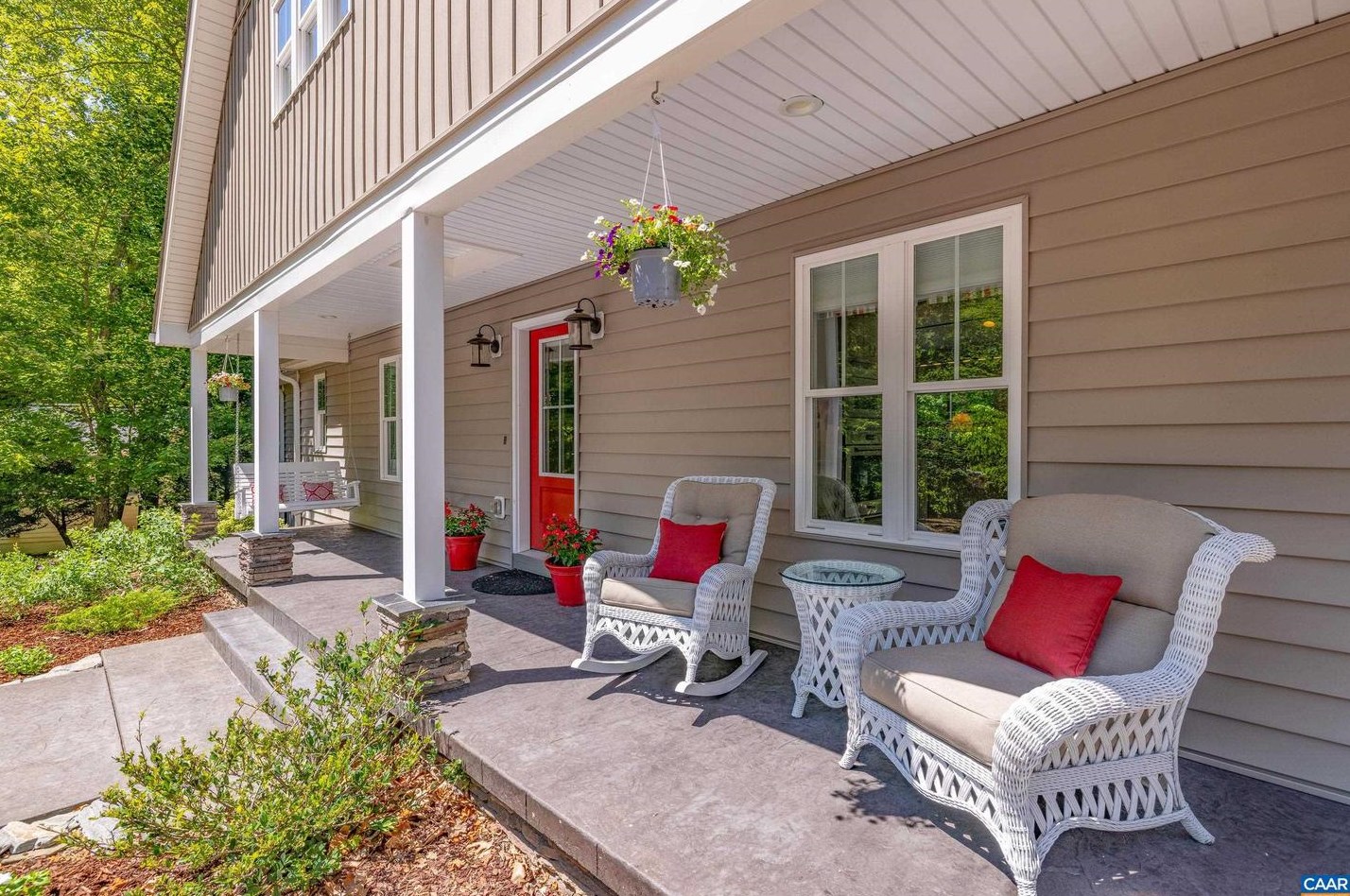 47 Oak Grove Rd, Bybee, VA 22963