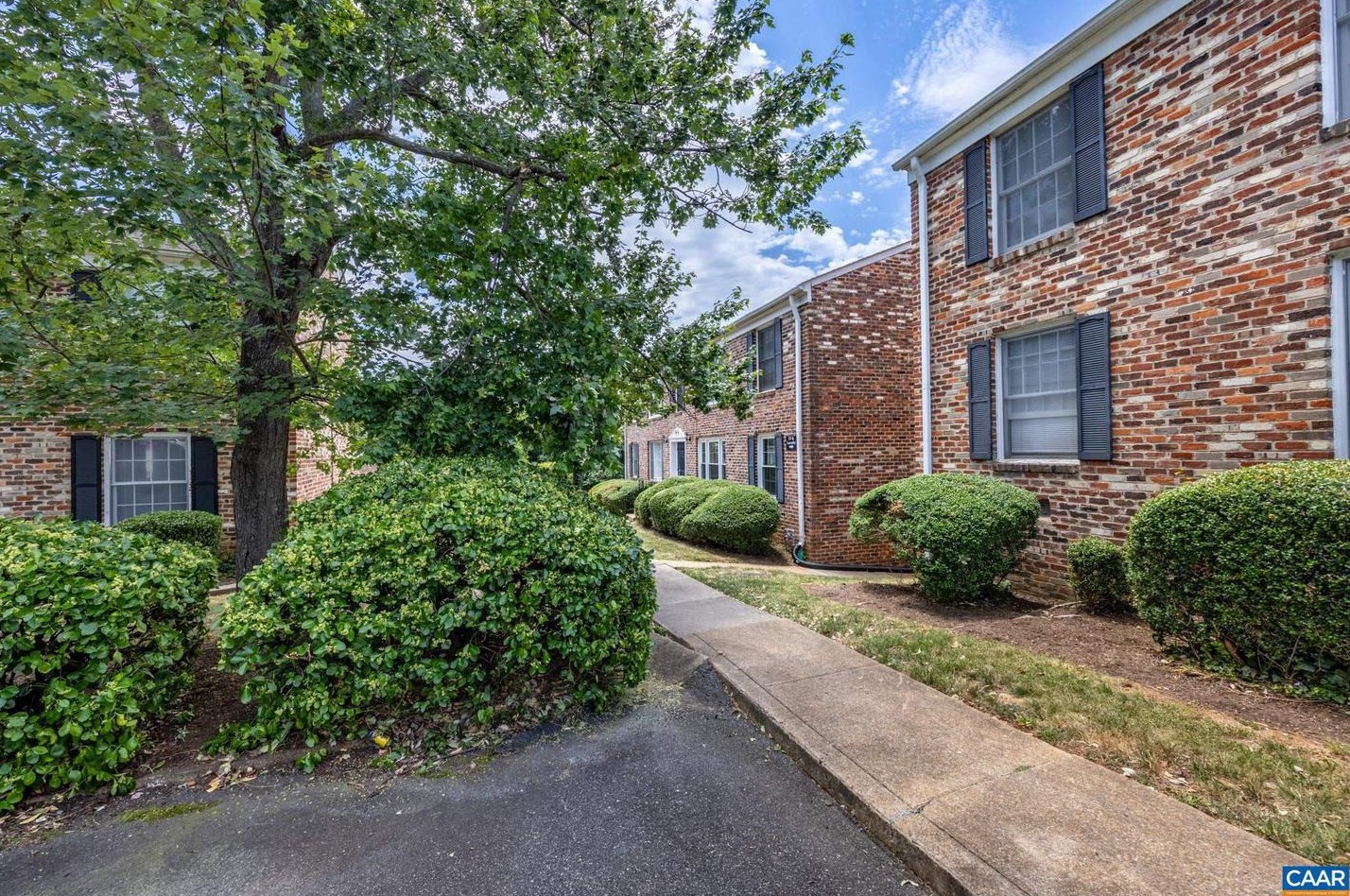 2527 Hydraulic Rd, Charlottesville, VA 22901-2342