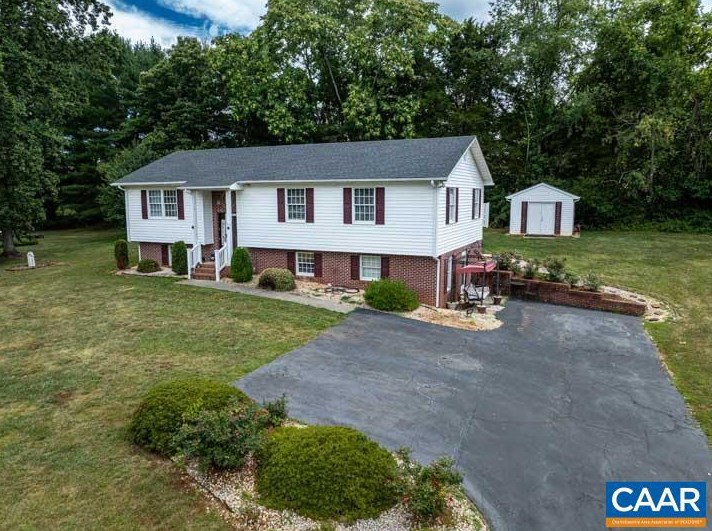 154 Reservoir Dr, Stanardsville, VA 22973