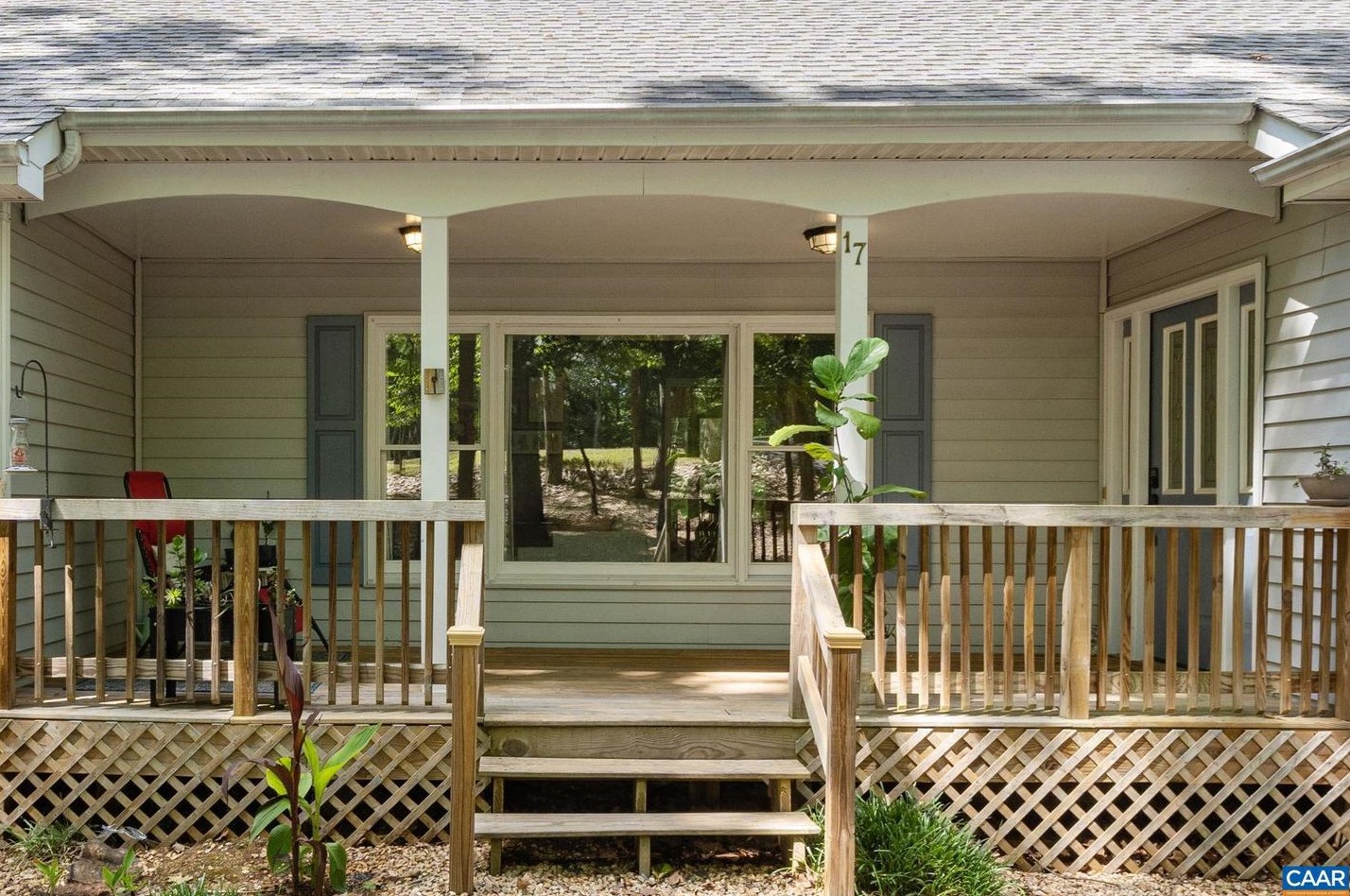 17 Fairway Dr, Bybee, VA 22963