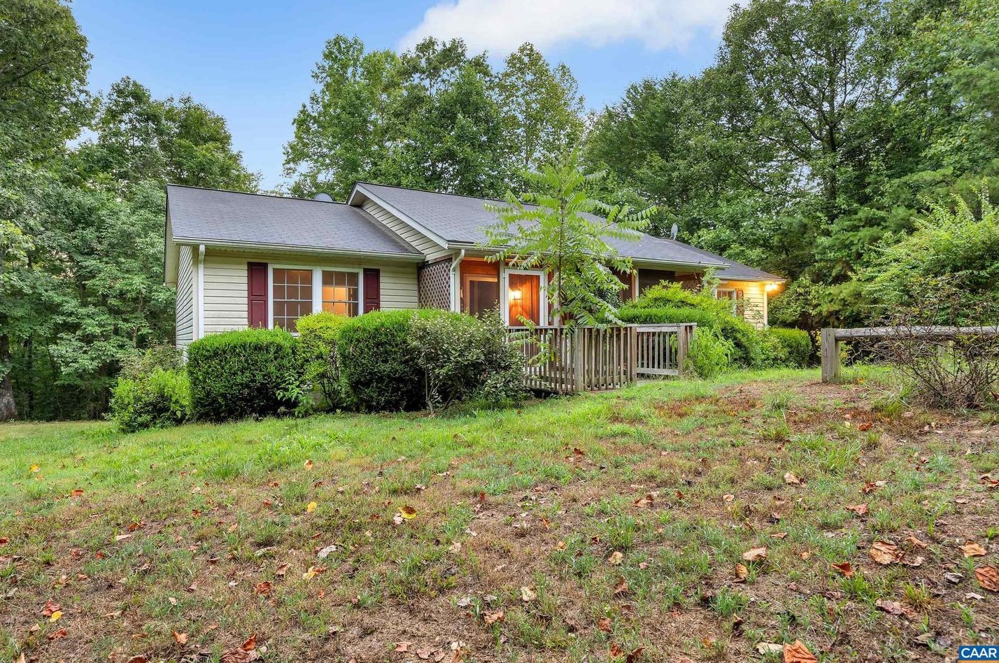 3046 Hells Bend Rd, Bybee, VA 22963