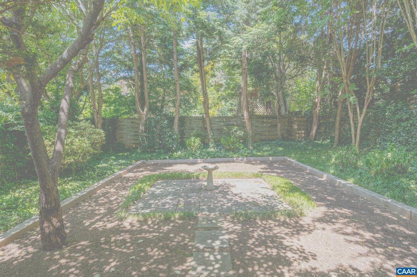 1817 University Cir, Charlottesville VA 22903-1801 exterior