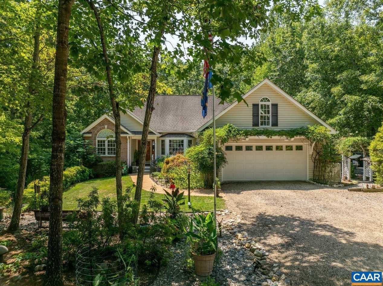 9 Hawks Pl, Bybee, VA 22963