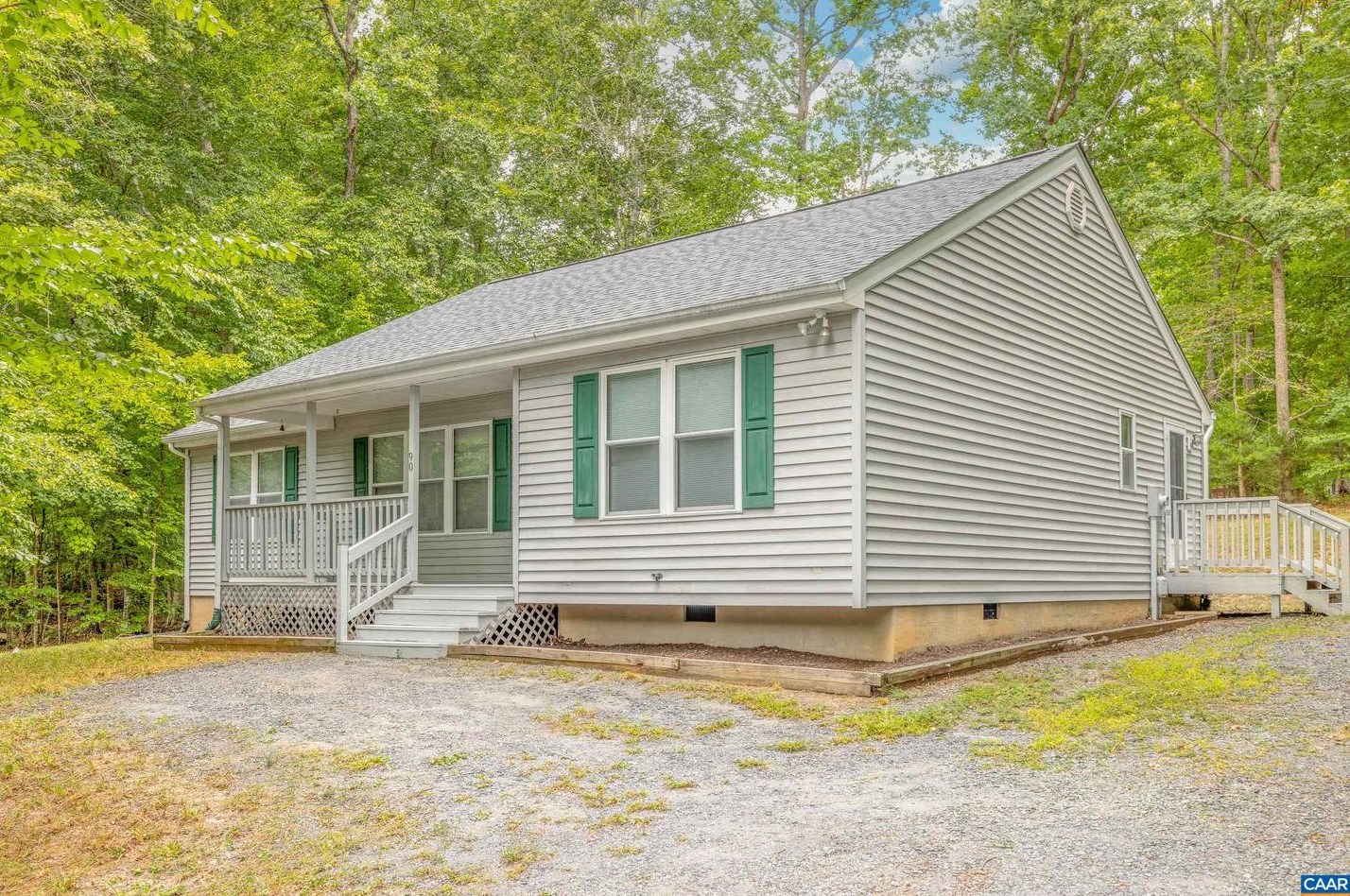 90 Riverside Dr, Bybee, VA 22963