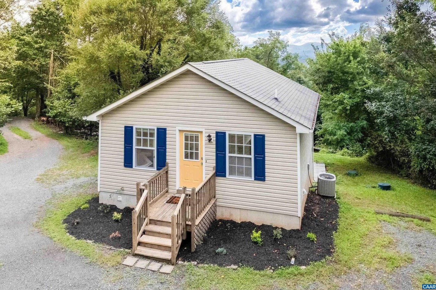 820 Newtown Rd, Greenwood, VA 22943-1501
