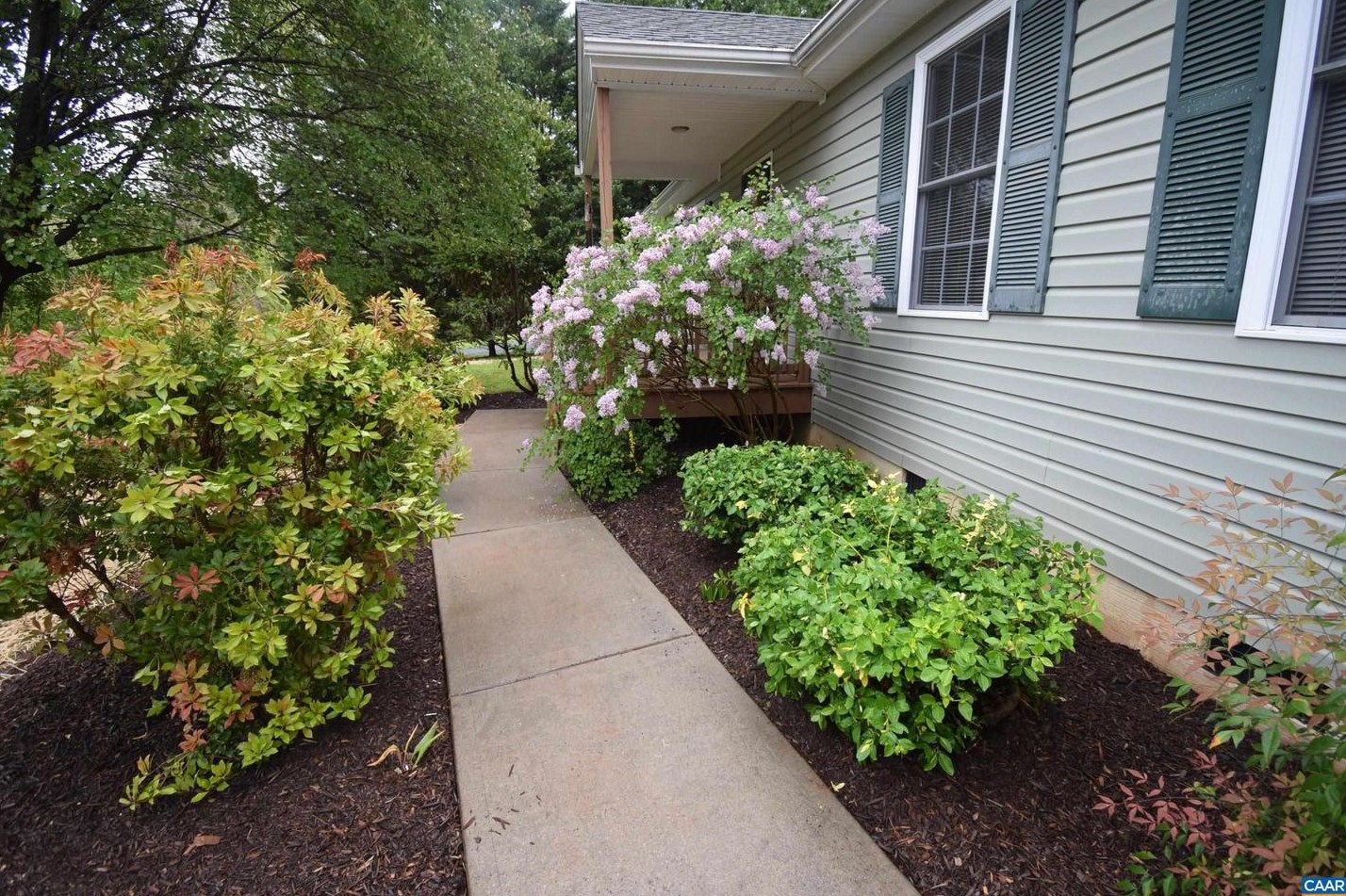 37 Lafayette Dr, Bybee, VA 22963