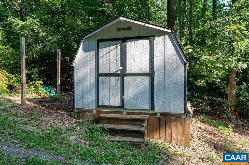 435 S Greene Acres Rd, Stanardsville, VA 22973
