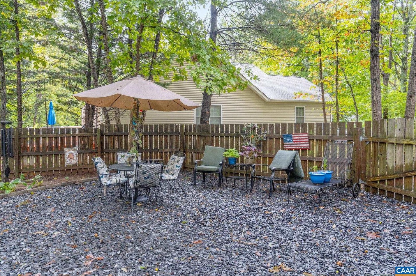 6 Rockwood Ln, Bybee, VA 22963