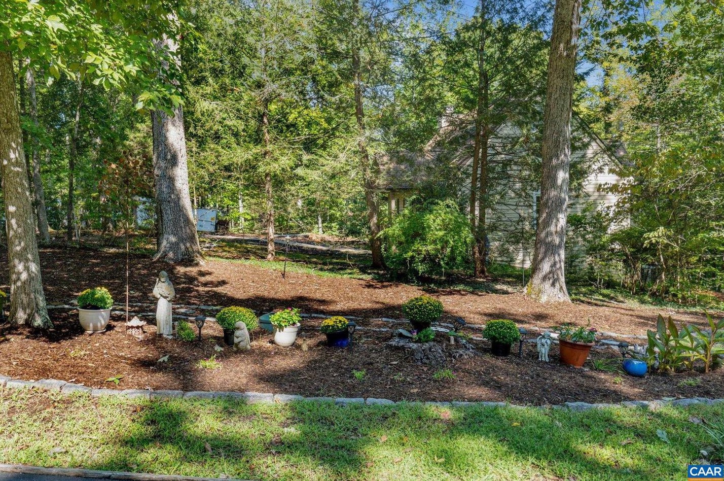 11 Chatham Ln, Bybee, VA 22963