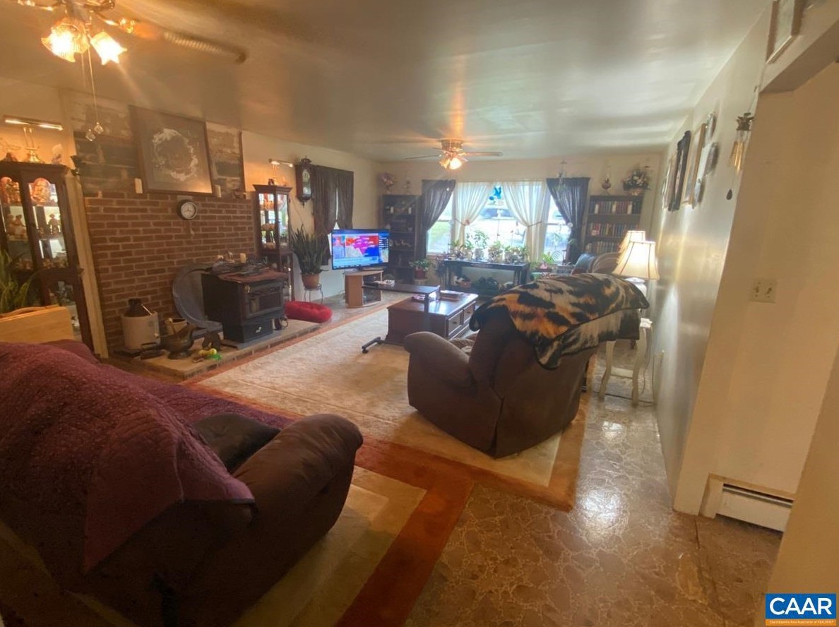476 Rolling Rd, Scottsville, VA 24590-4627