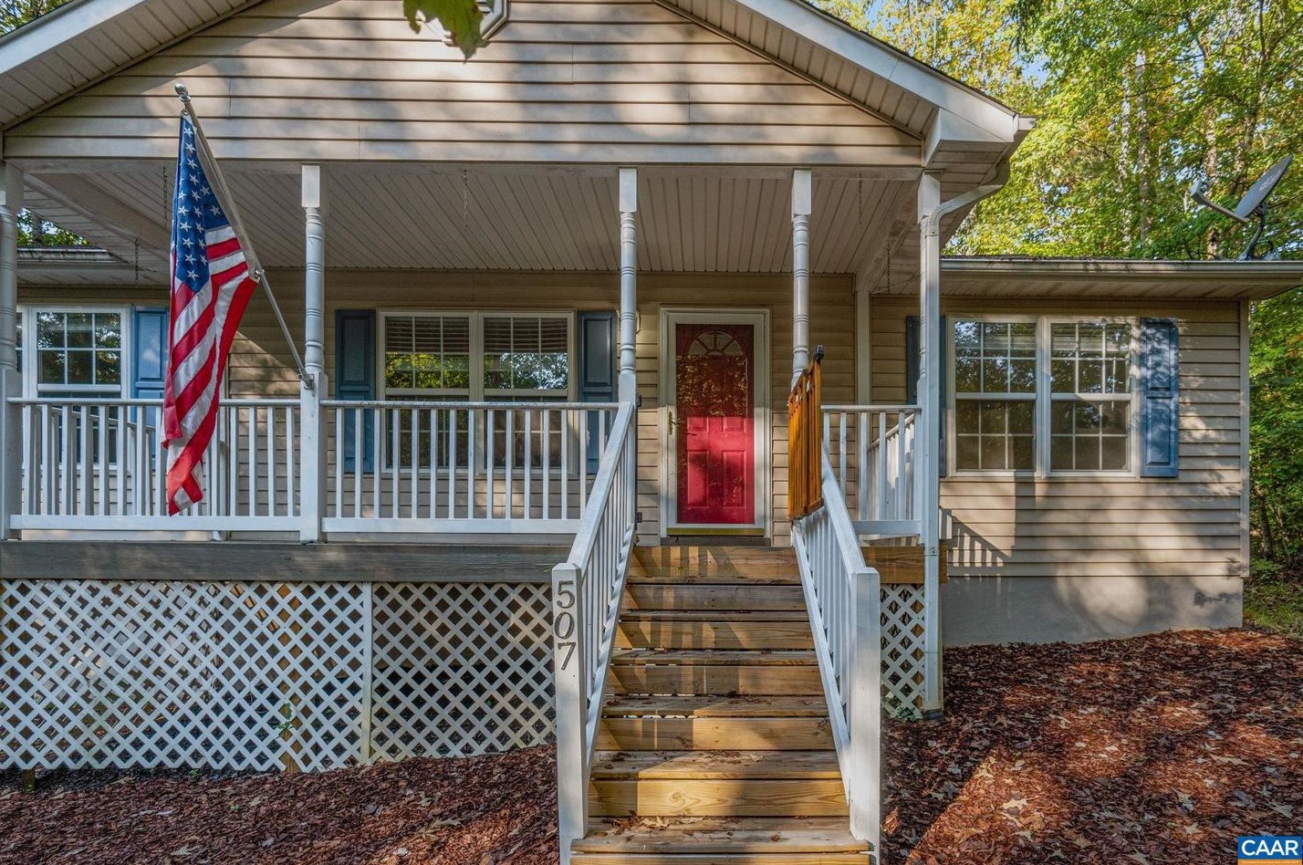 507 Jefferson Dr, Bybee, VA 22963