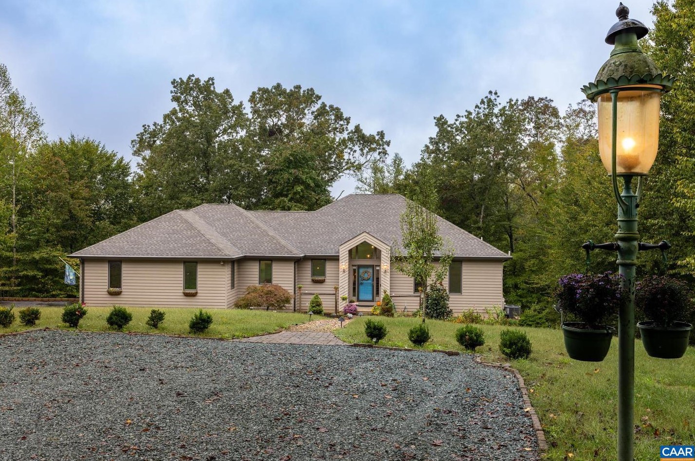 90 Honeysuckle Ct, Bybee, VA 22963