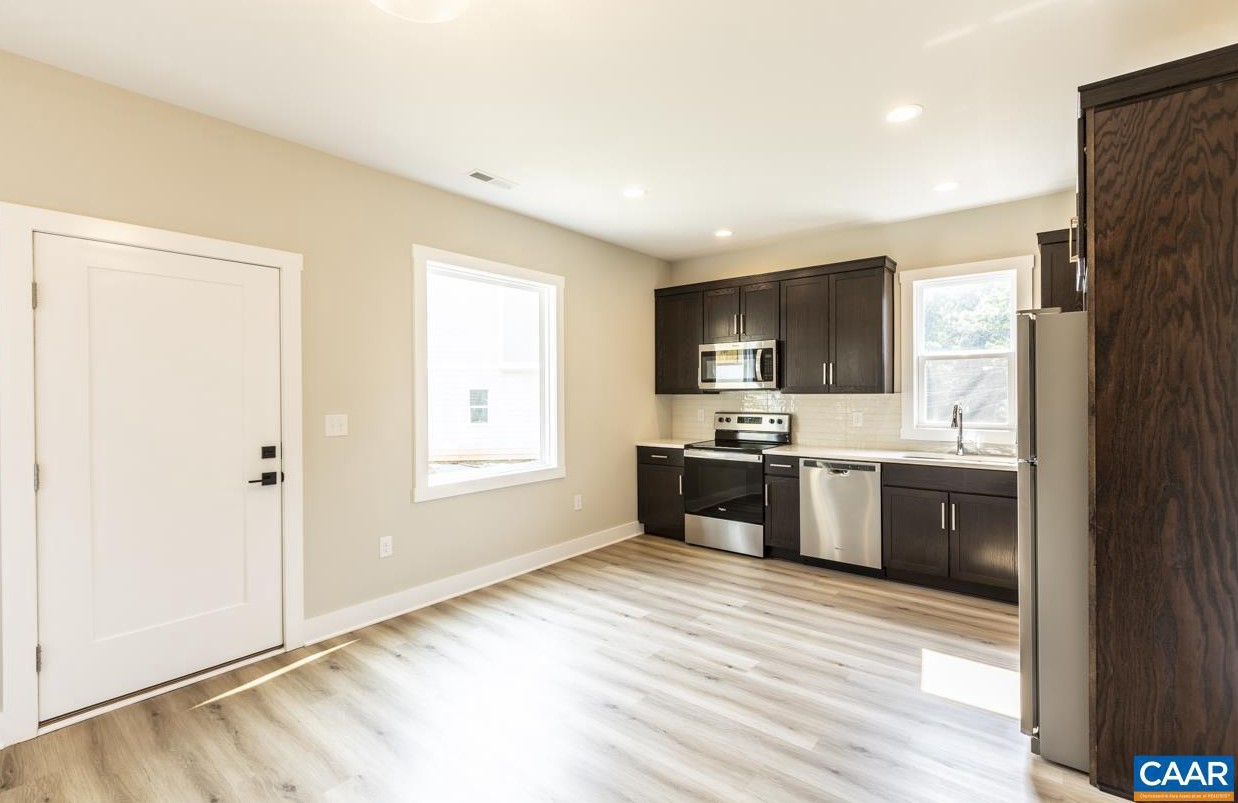 101 Thomas Dr, Charlottesville, VA 22903-3729