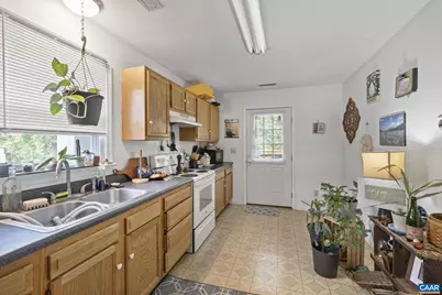 485 Valley St, Scottsville, VA 24590 - Photo 12