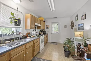 485 Valley St, Scottsville, VA 24590 - Photo 12