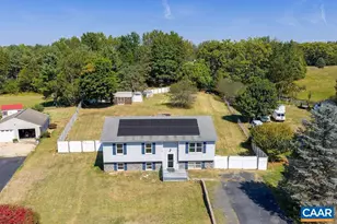 197 Sherwood Dr, Waynesboro, VA 22980 - Photo 2