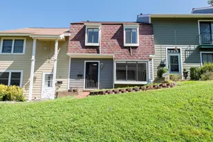 28 Woodlake Dr, Charlottesville, VA 22901 - Photo 2