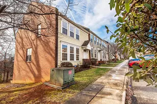 1015 Carrington Pl, Charlottesville, VA 22901 - Photo 2