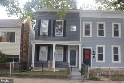 631 Raleigh Place SE - Photo 1