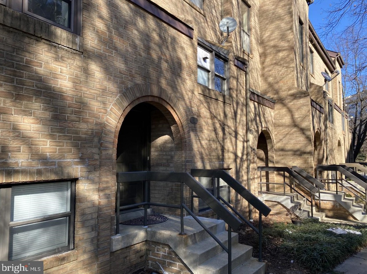 3318 Banneker Dr Ne # 3318, Washington, DC