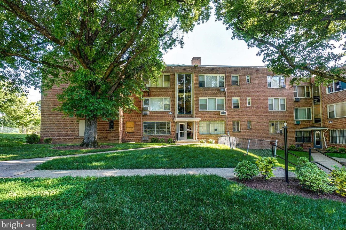 510 Ridge Rd Se #201, Washington, DC 20019