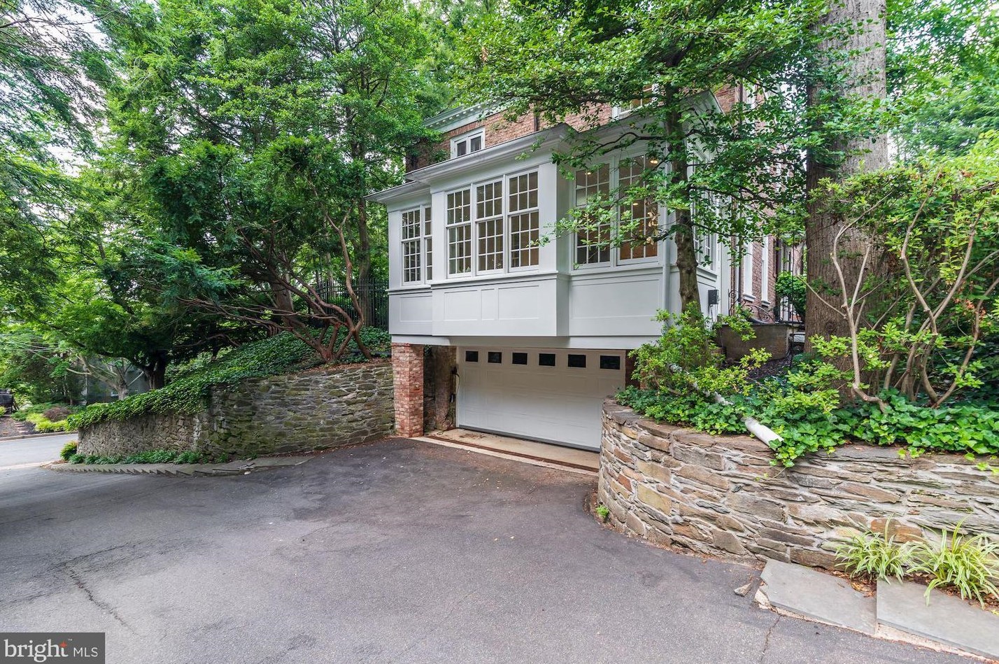 4625 Charleston Ter, Washington DC  20007-1912 exterior