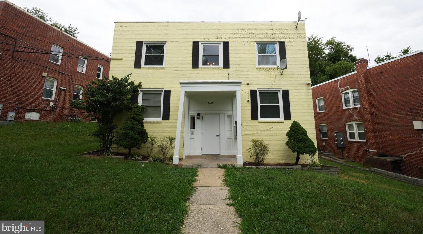 3216 28th St Se #2, Washington, DC 20020