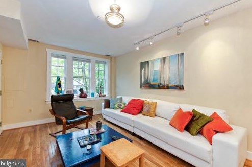 1229 10th St, Washington, DC 20001-4244