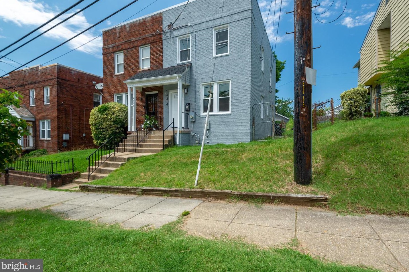 4216 Brooks St, Washington, DC 20019-3424