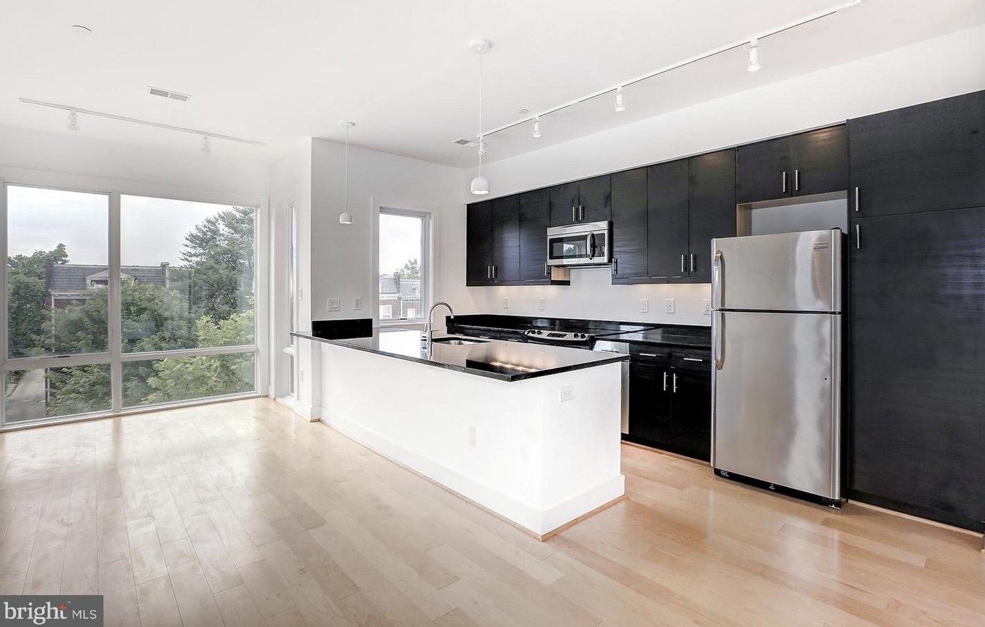 715 Kenyon St Nw #3, Washington, DC 20010