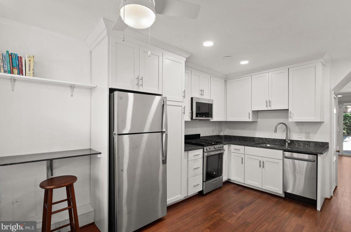 1060 Thomas Jefferson St Nw, Washington, DC 20007