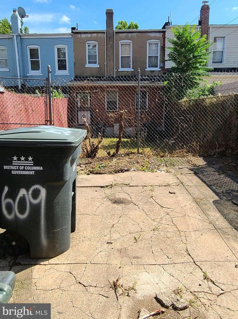 609 Columbia Rd, Washington DC  20001-2905 exterior