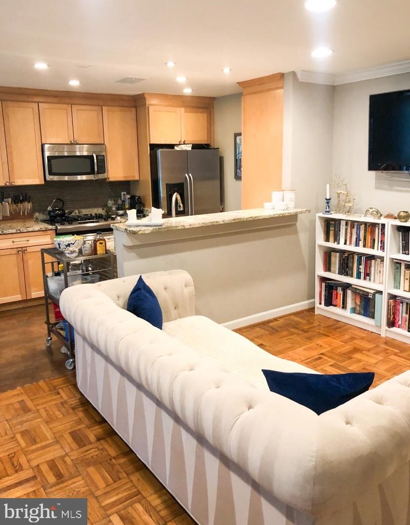 2325 42nd St Nw #213, Washington, DC 20007