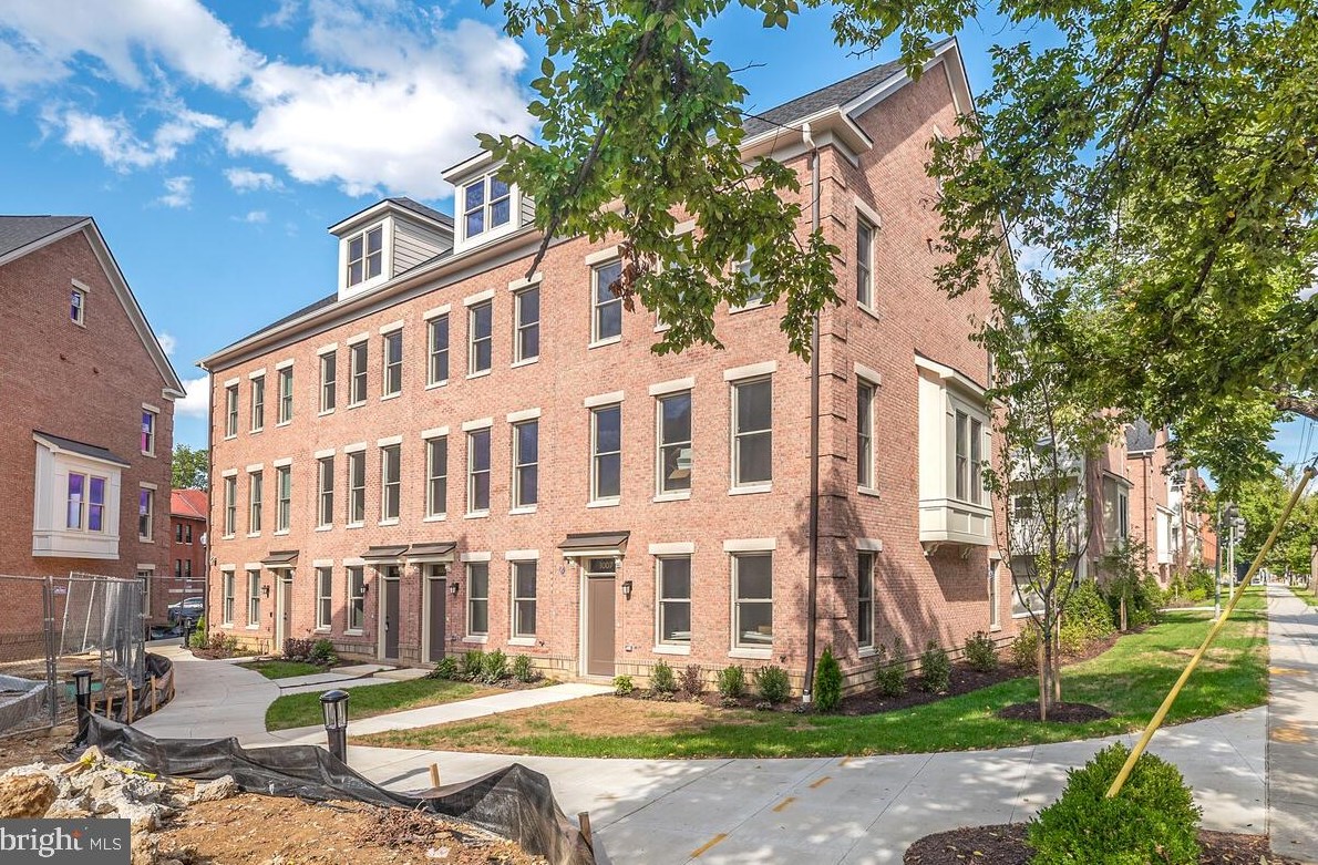 1003 Sycamore Se, Washington, DC 20032