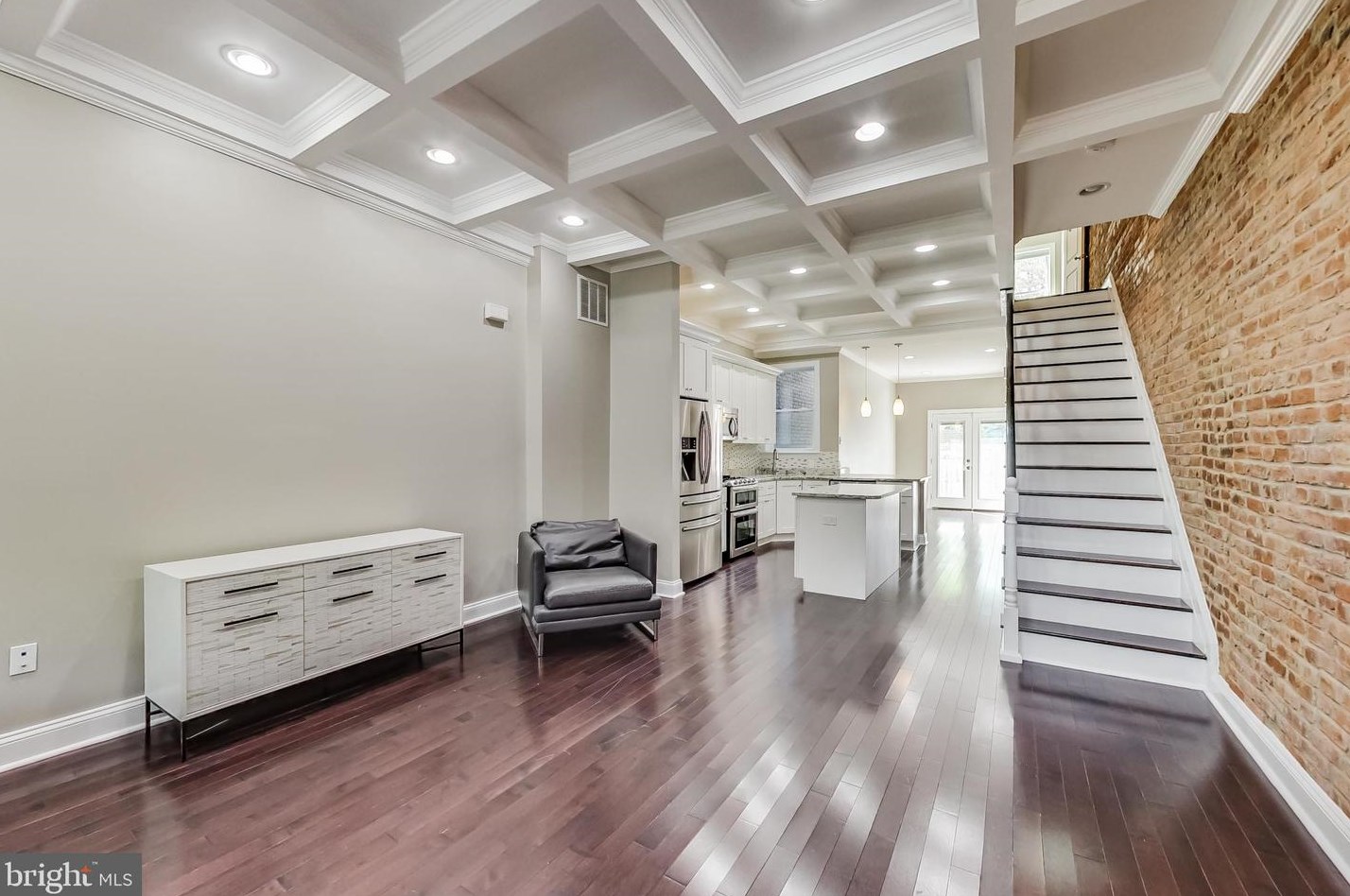 524 7th St, Washington, DC 20003-2737