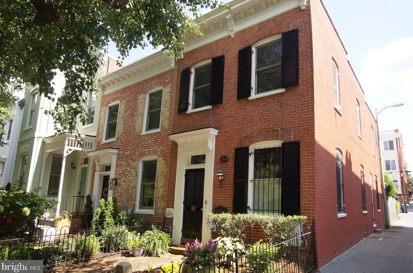 321 7th St, Washington, DC 20003-4307