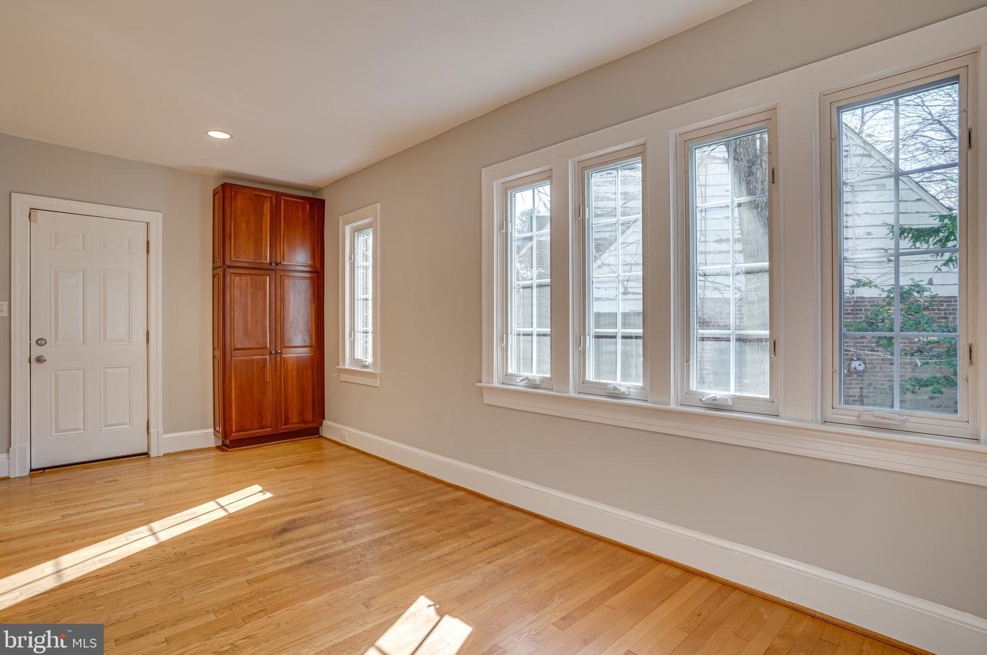 4828 Linnean Ave, Washington DC 20008-2123 exterior