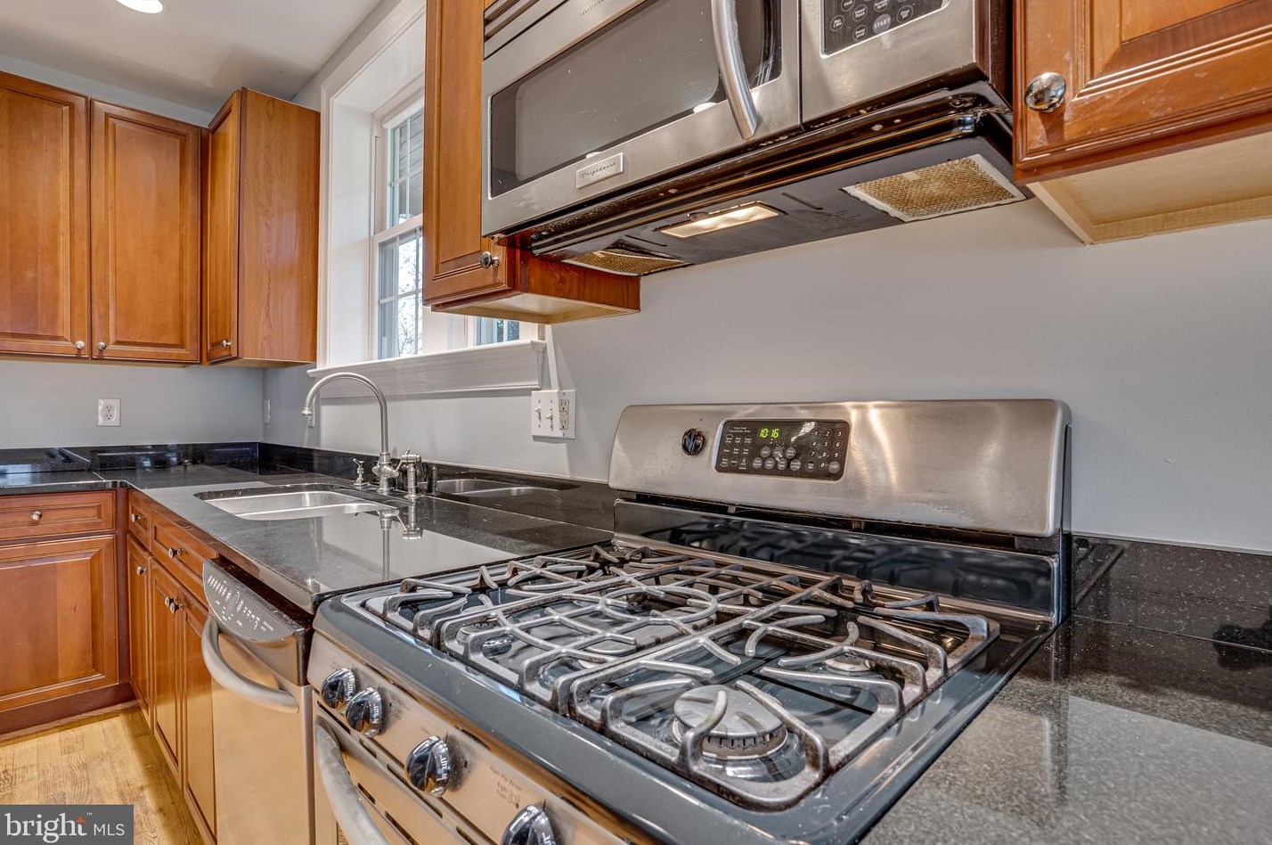 4828 Linnean Ave, Washington DC 20008-2123 exterior