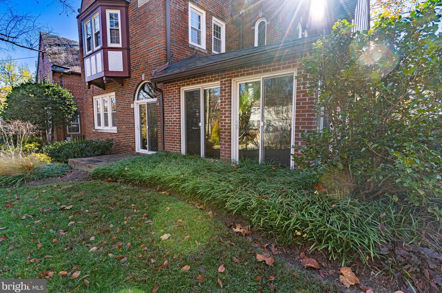 4828 Linnean Ave, Washington DC 20008-2123 exterior