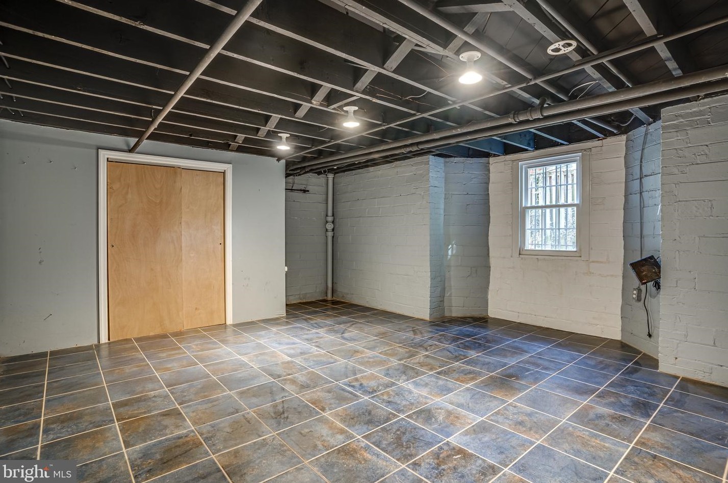 4828 Linnean Ave, Washington DC 20008-2123 exterior