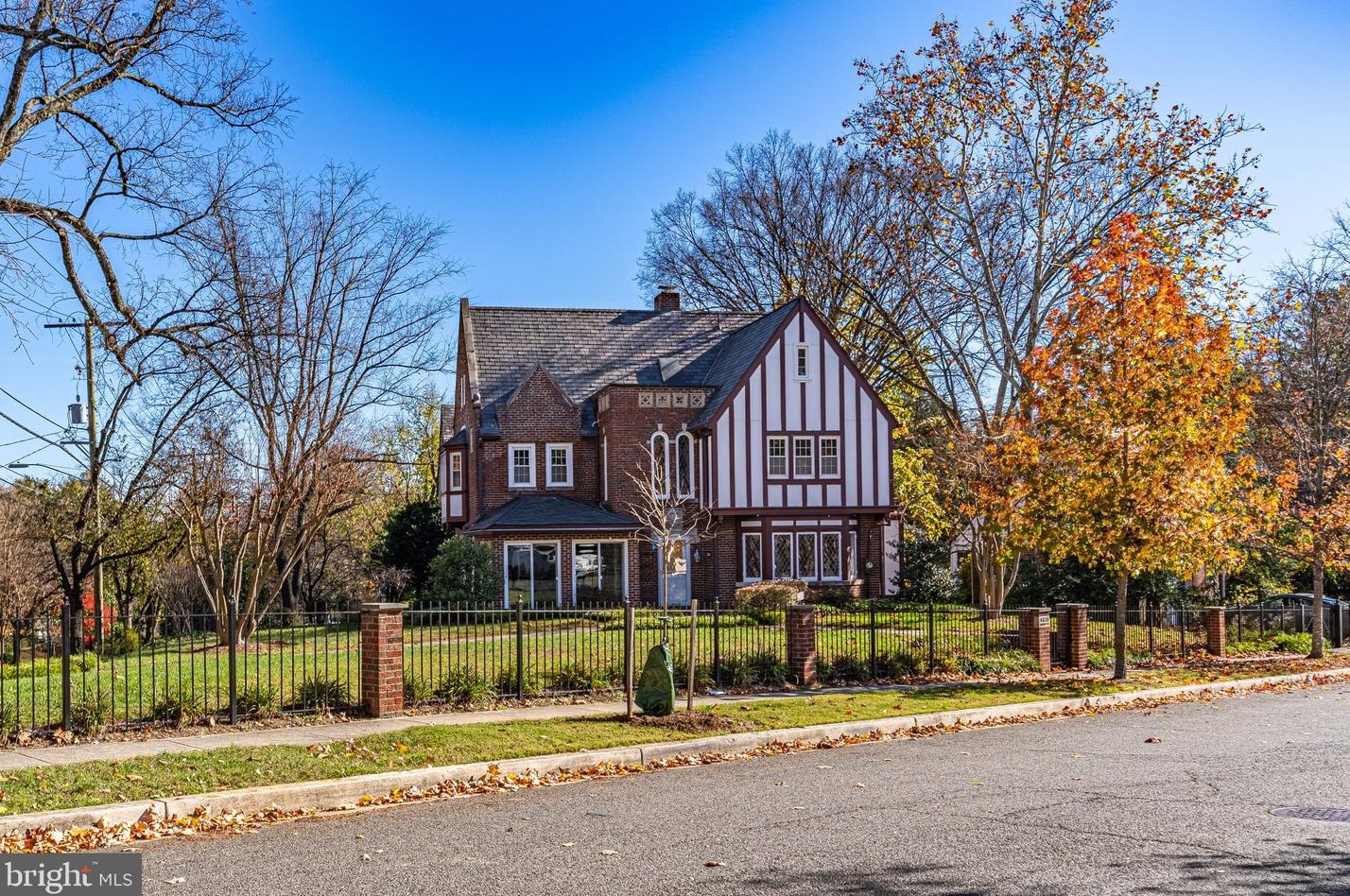 4828 Linnean Ave, Washington DC 20008-2123 exterior