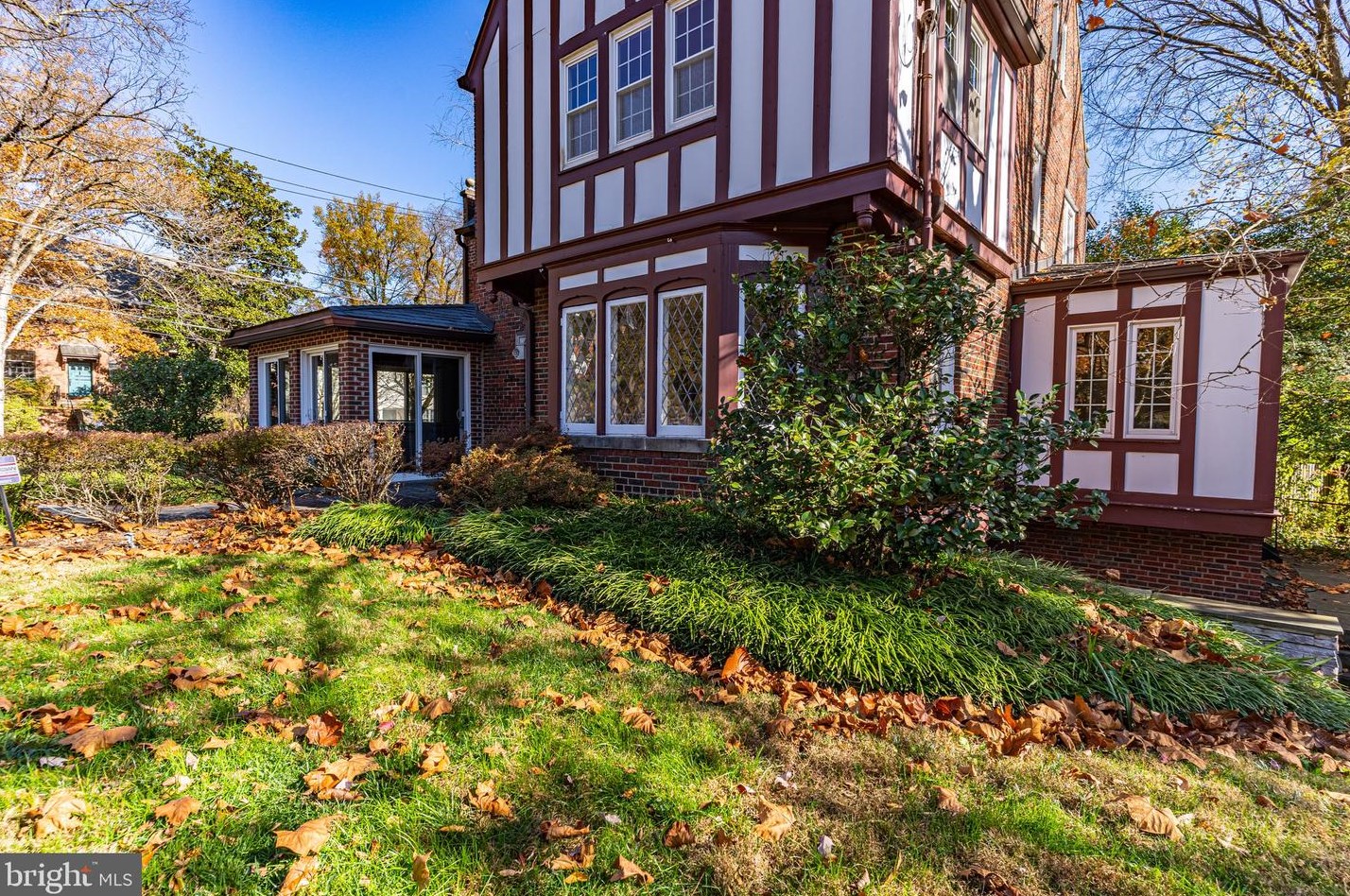 4828 Linnean Ave, Washington DC 20008-2123 exterior