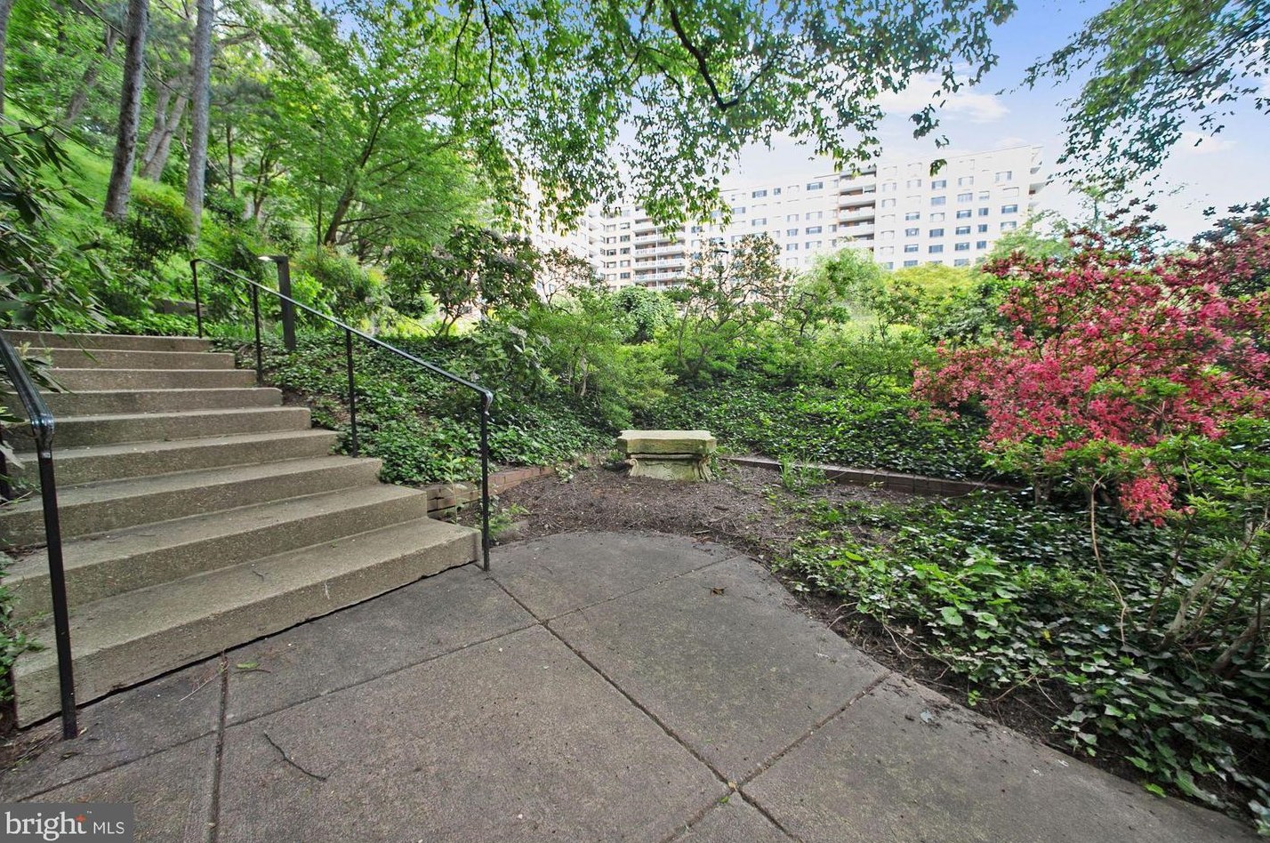 4201 Cathedral Ave, Washington DC  20016-4901 exterior