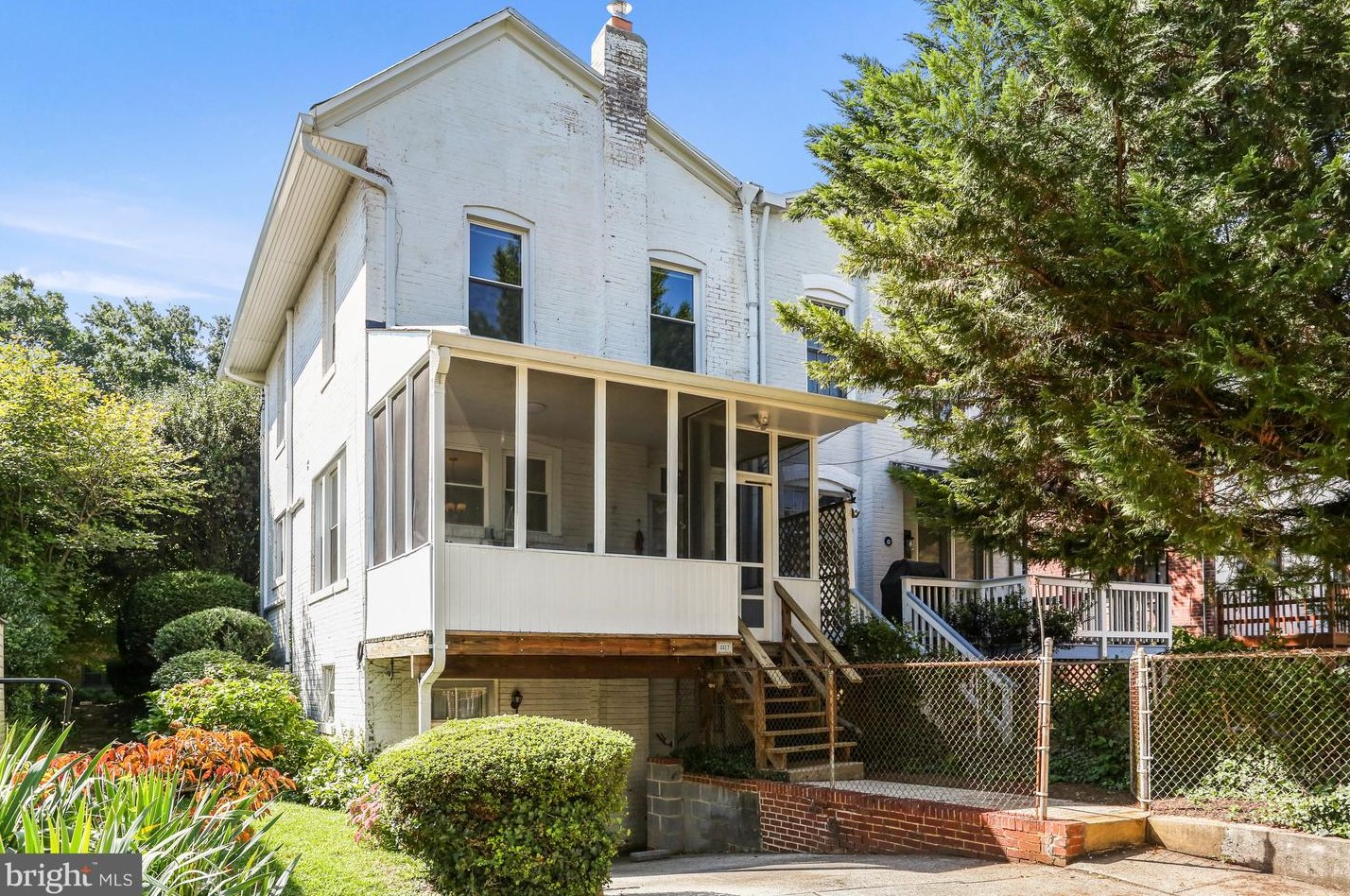 4417 Fessenden St, Washington DC 20016-4243 exterior