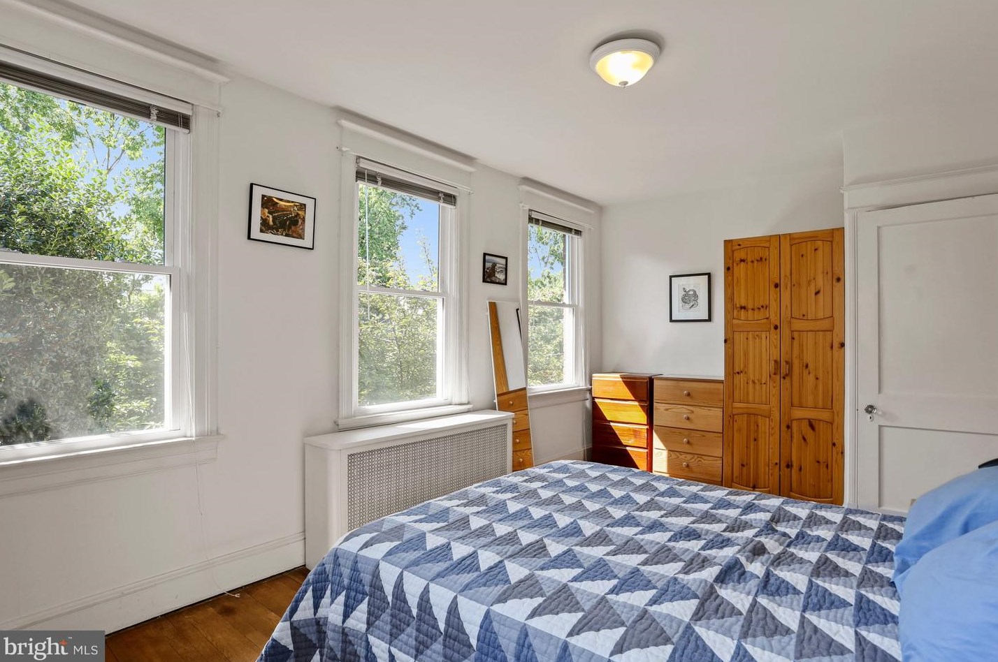 4417 Fessenden St, Washington DC 20016-4243 exterior