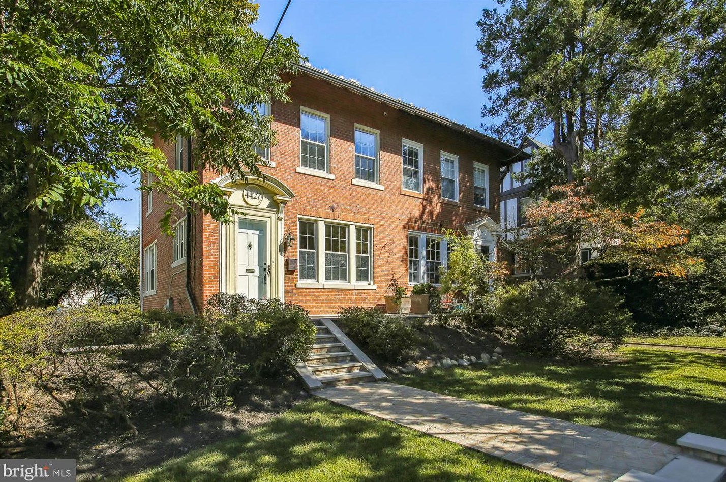 4427 Fessenden St, Washington, DC 20016-4065